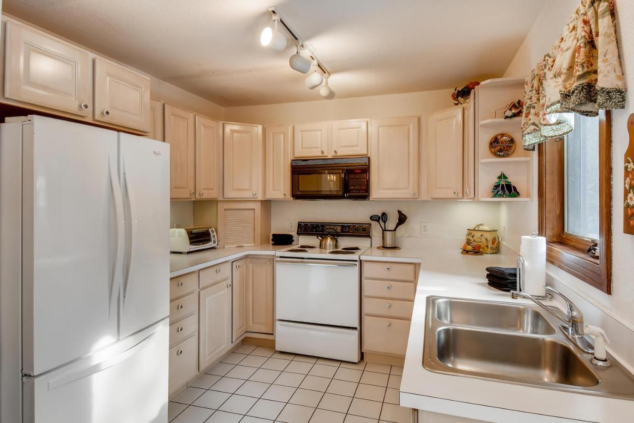 Pinecreek #F - 3 Bedroom - Close To Town - Shuttle To Slopes - Pool And Hot Tub Access 브레켄리지 외부 사진