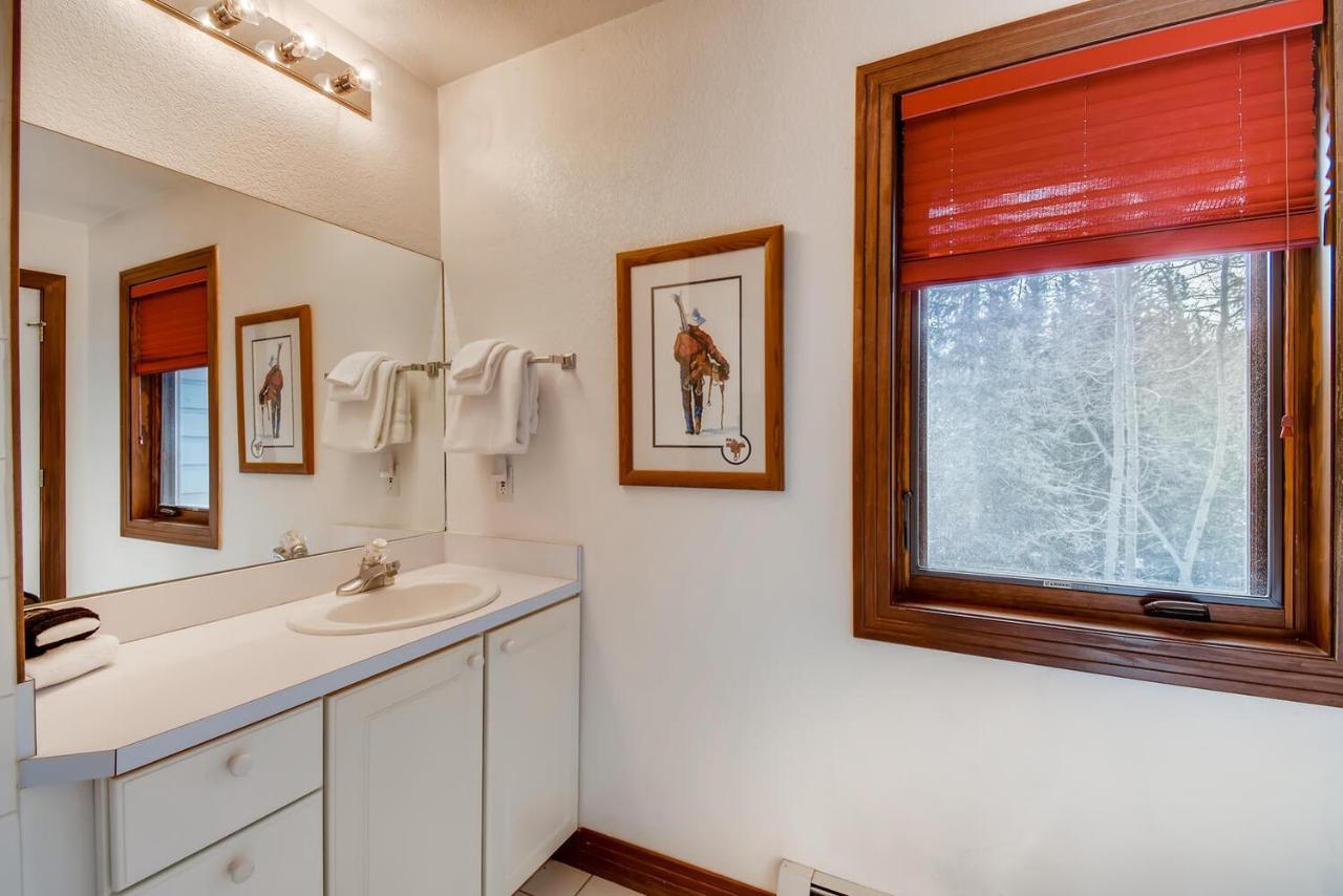 Pinecreek #F - 3 Bedroom - Close To Town - Shuttle To Slopes - Pool And Hot Tub Access 브레켄리지 외부 사진