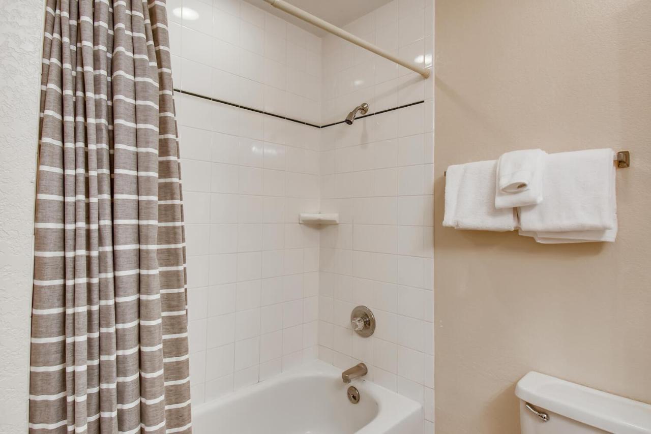 Pinecreek #F - 3 Bedroom - Close To Town - Shuttle To Slopes - Pool And Hot Tub Access 브레켄리지 외부 사진