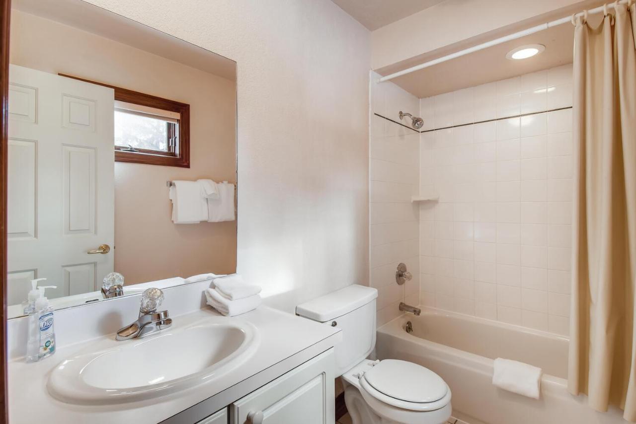 Pinecreek #F - 3 Bedroom - Close To Town - Shuttle To Slopes - Pool And Hot Tub Access 브레켄리지 외부 사진